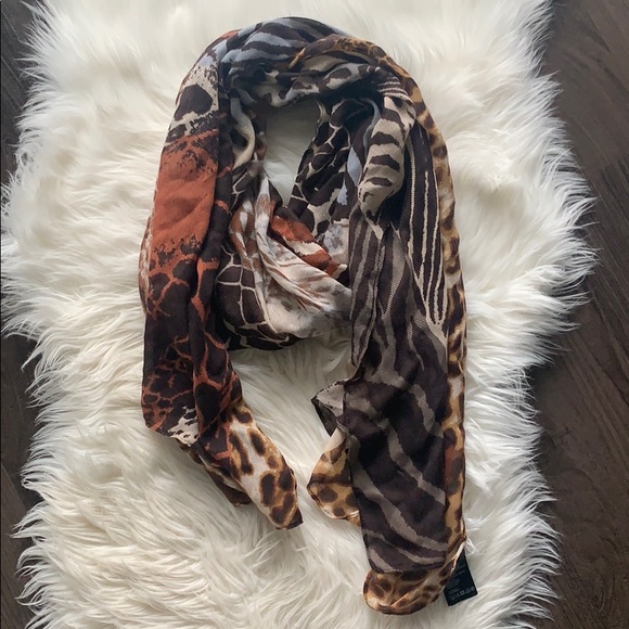 H&M Accessories - 3/$25 H&M Animal Print Scarf